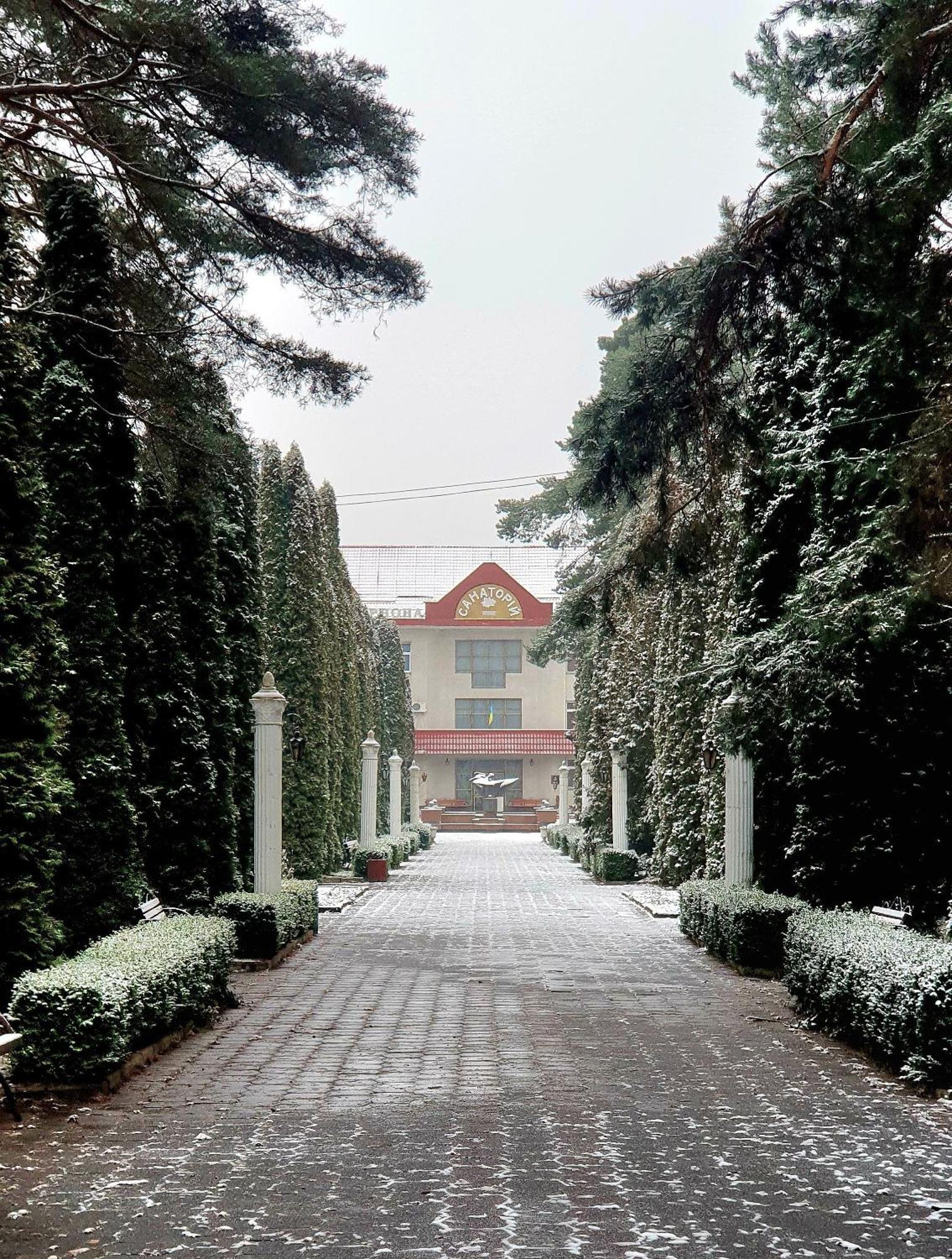 Санаторій Червона Калина Zhobryn Esterno foto